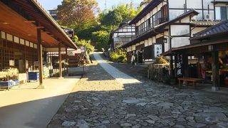 坂道に軒を連ねる宿場町