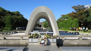 静かに平和への祈りをささげる場所です。