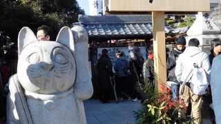 伊勢神宮内宮から一般の駐車場まではおはらい町通りを歩きます。正月は人が多いです。