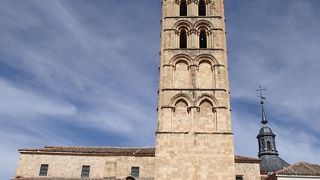 中には入れませんが、高さが目立ちます