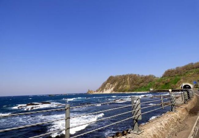 幌武意(ほろむい)　 マッカ岬　 幌武意稲荷神社　丸山岬　セタカムイ岩　チャラツナイ岬　蛸穴ノ岬　ワッカケ岬　雷電（らいでん）国道のドライブ