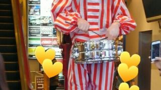 待ち合わせに最適!　【くいだおれビル】太郎健在！