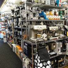 2階のマグカップ、コーヒーマシーンです。