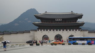 景福宮の正門で、見る価値ありです。