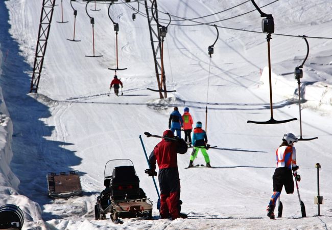 真夏に楽しむスキー/ FONNA Glacier Ski Resort