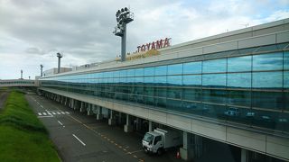 生き生きとしたという意味の空港