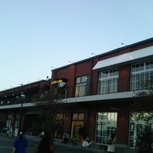 ２階の手前のエリアには既に閉店したと思われるスペースが