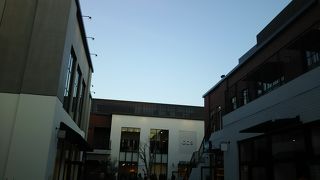 赤れんが倉庫の手前にあるショッピングモール