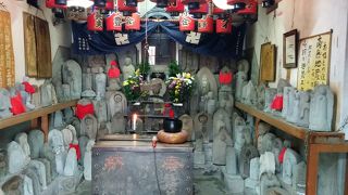 どぶ板通りの延命地蔵尊