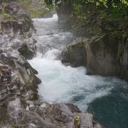 男体山から噴出した溶岩によってできた地形