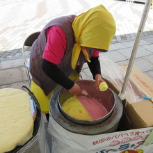 手際よく盛ってくれます