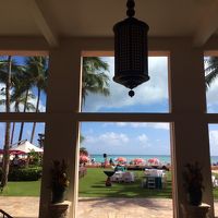 開放感あるホテル内からワイキキビーチも見えます