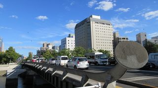 袋町電停から徒歩5分ほど。