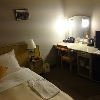 客室です。清潔感はあり、備品は一通りそろってます。