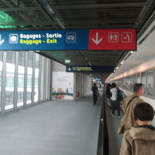 シャルルドゴール国際空港 (CDG)