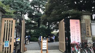 フォトジェニックな洋館とバラ園