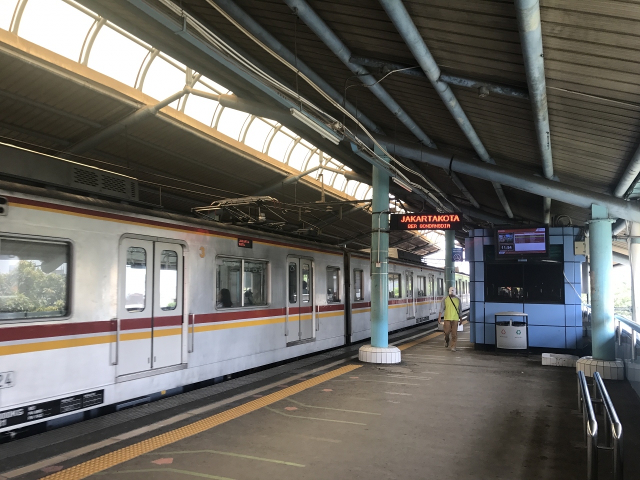 日本に似せた高架駅