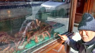 日本で食べるカニに比べて旨味が足りない