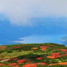 姿見池から忠別ダムと忠別湖を望む