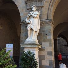 ラジョーネ宮 の彫像