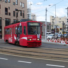 車両ごとに広告が違うのも楽しい。