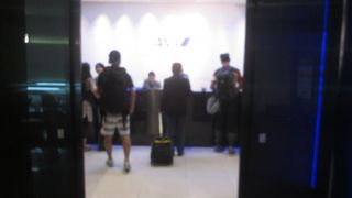 夜の羽田空港国際線 ANAラウンジ (110番ゲート付近)