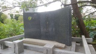 弁天堂エリアの石碑の中でも大きい碑