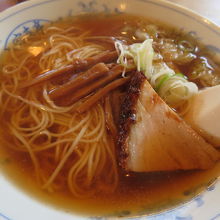 細麺であっさり味です