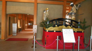 名古屋城の入り口の手前にある建物です