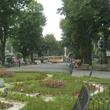 中央の緑地帯です。