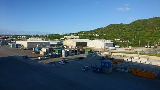 沖縄北部の重要港にあるターミナル