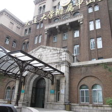 建物の入り口です。