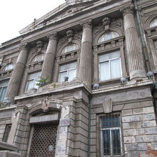 入り口の上にはどんなものが付いていたのだろうか。