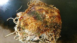 広島風のお好み焼き店