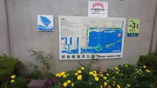 ゆっくりとレインボーブリッジを眺めることができます