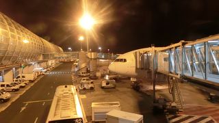 ターミナルが３つあるヨーロッパを代表するハブ空港の一つで、随分便利になりました。