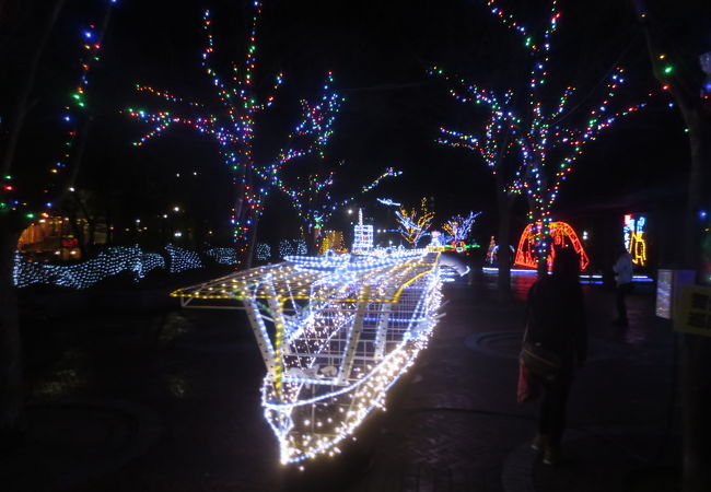 呉ならではの物がイルミネーションされています