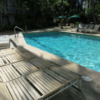 中庭のプール（道路からは見えない）