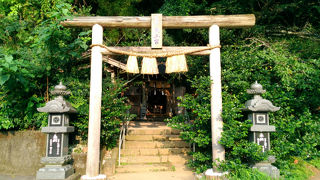 ほんと小さな神社です