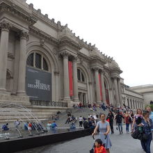 5番街からのメトロポリタン美術館正面入口です。