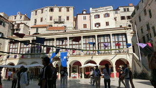 大聖堂のそばにある市庁舎