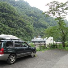 赤谷湖の奥地にひっそりと佇んでいます