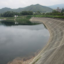 試験湛水中に漏水し周辺部はコンクリートにて補強
