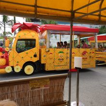 駐車場から無料送迎です。