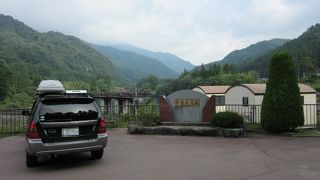 中之条ダムによって作られた人造湖「四万湖」、更に上流にある「奥四万湖」同様「四万ブルー」が綺麗