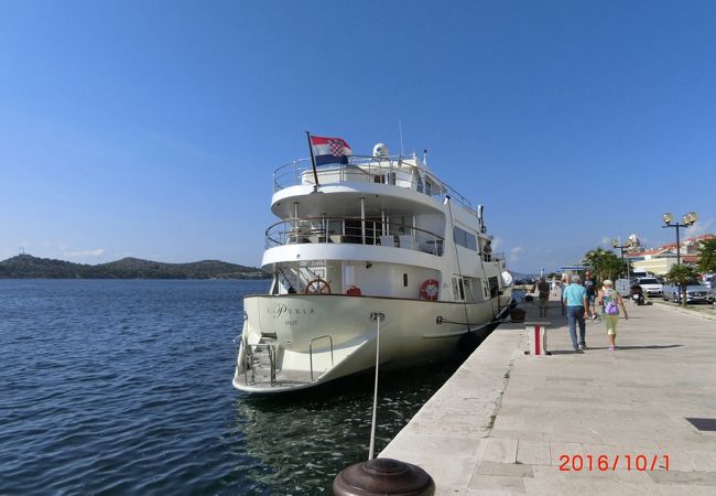 アドリア海に観光船が停泊していました