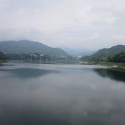 相俣ダムによって作られた人造湖「赤谷湖」、猿ヶ京温泉のシンボル的存在ではありますが・・・