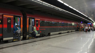 ザルツブルク中央駅へ乗り換えなしで行けるRailjetもあります
