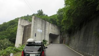 利根川水系8ダムの一つ、その中でも最大級のアーチ式ダム、人造湖「奥利根湖」の景観も素晴らしい