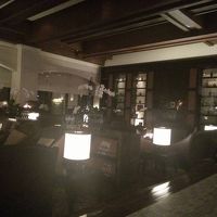 １日目の夕食２階バーレストラン　生ピアノ演奏有りムードは最高